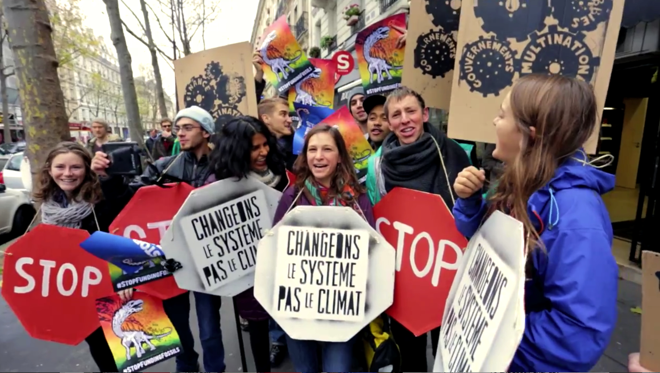 Video Thumbnail Paris Protesters 10000 Human Chain