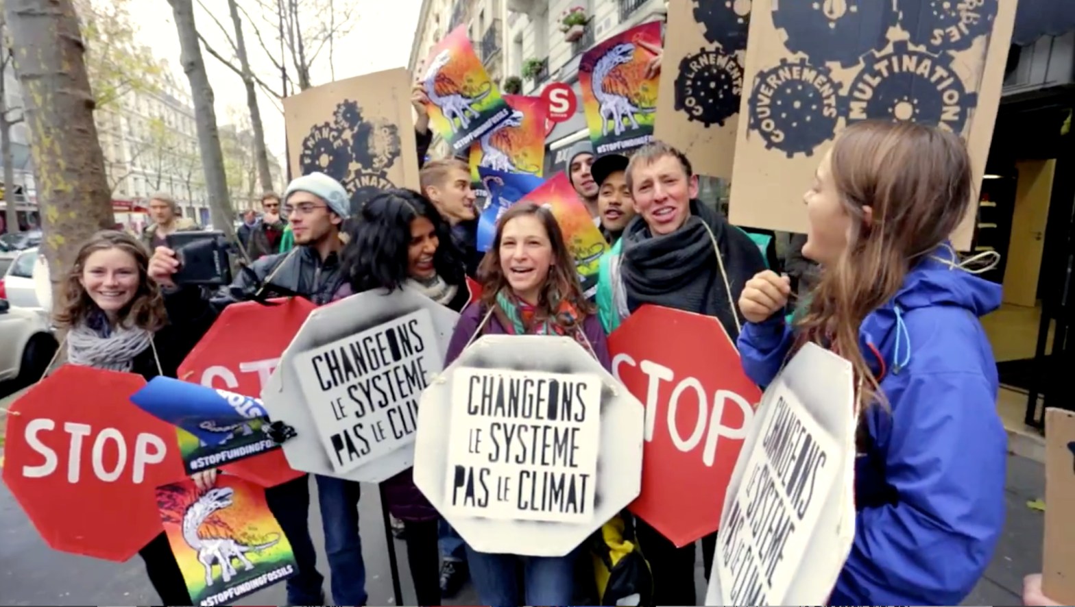 Video Thumbnail Paris Protesters 10000 Human Chain